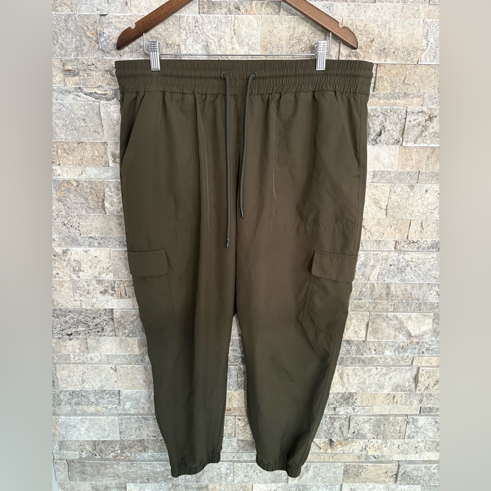 Olive Green women’s Cargo Pants, Old Navy,‎ size extra large